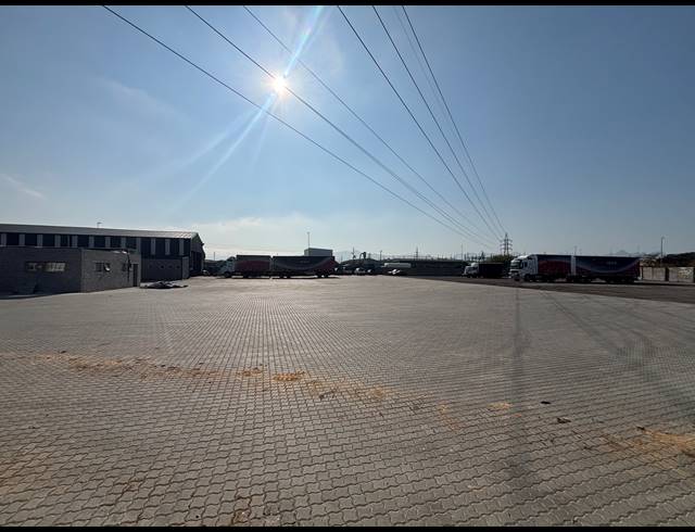 4,100M² INDUSTRIAL YARD TO LET IN BLACKHEATH INDUSTRIAL